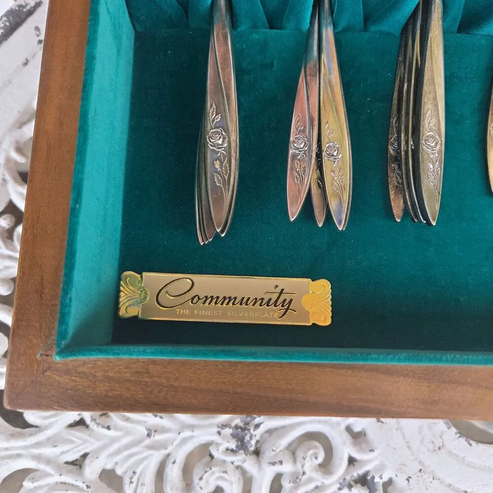 Vintage Community Silverplate Flatware 29pc Set Wood Chest Floral Pattern